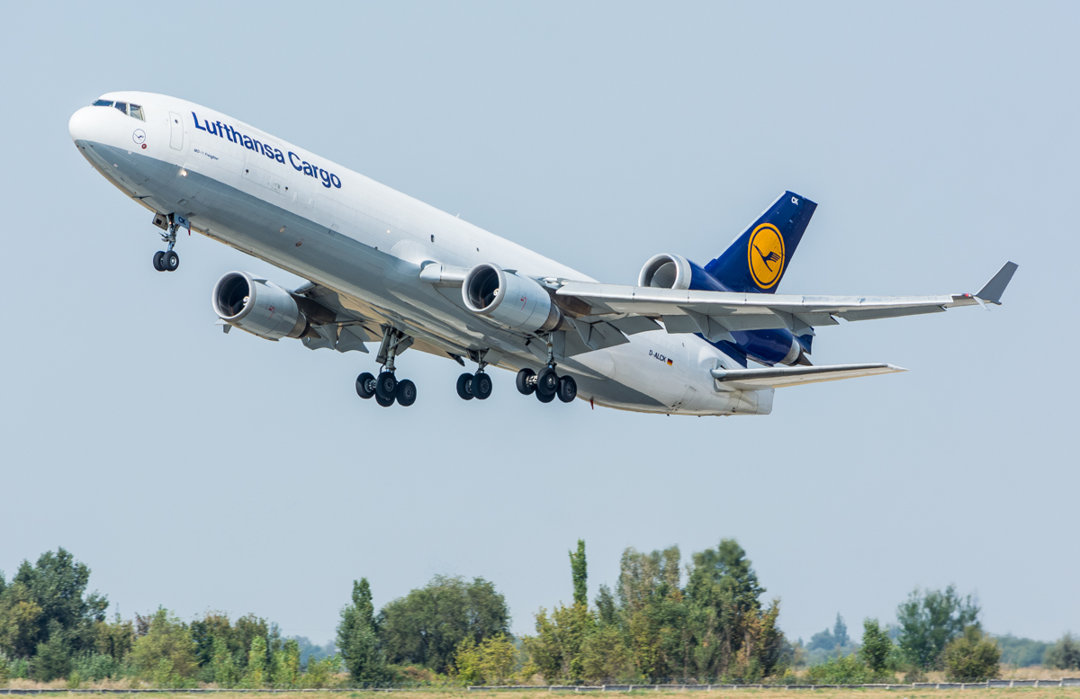 30-Lufthansa-Cargo-MD11-D-ALCK.jpg